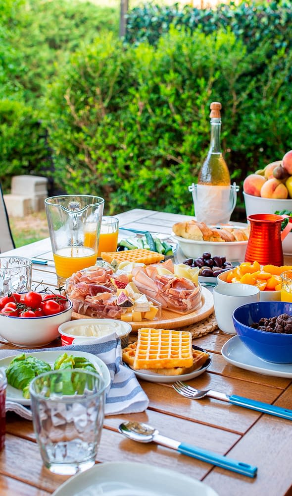 Camping Zelaia - Petit d&eacute;jeuner dans une location du camping