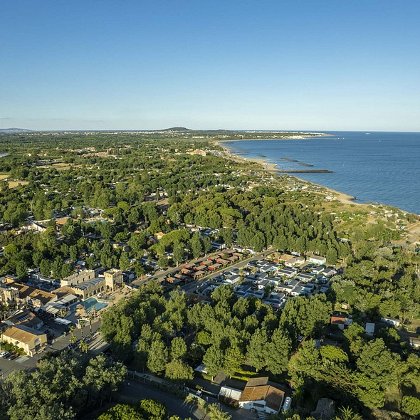 Camping Californie Plage - General aerial view of the campsite and the surrounding area