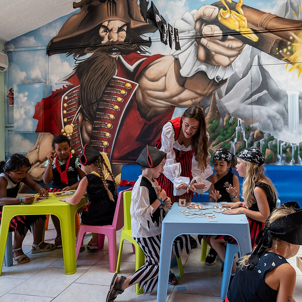 Camping Californie Plage - Galerie photo - Club enfants avec décors pirate