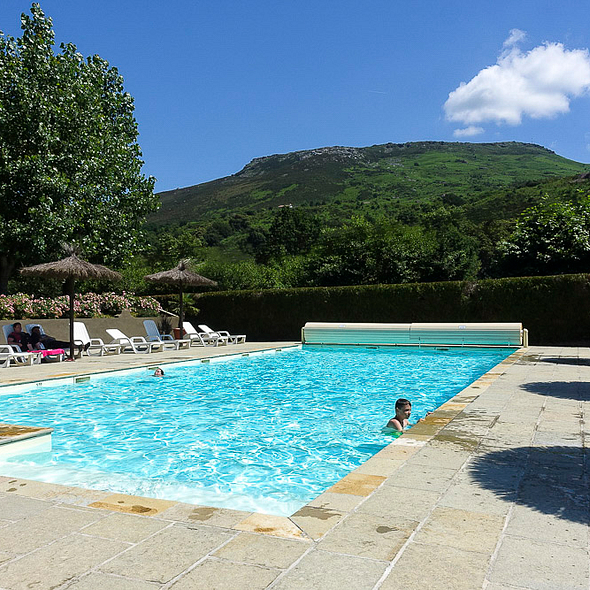 Camping Zelaia - The Pool - Heated pool with view on nature 