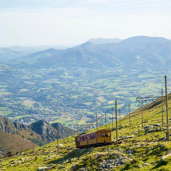 Camping Zelaia - Découverte de la Rhune avec le train