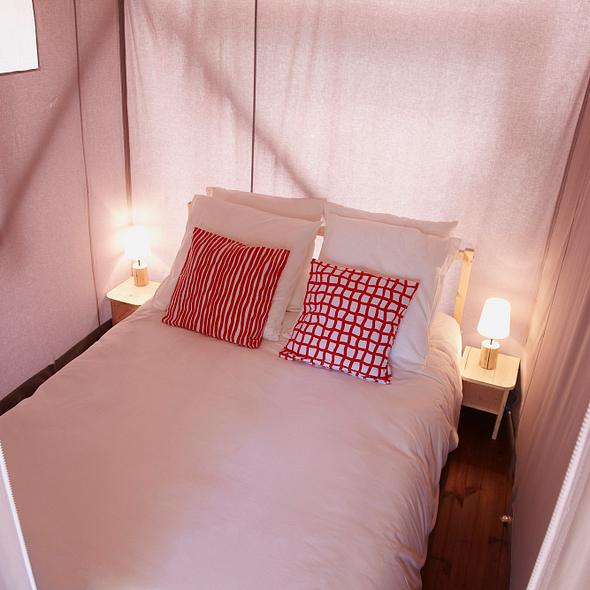 Camping Les 2 Etangs - Cabane Lodge 4p - Habitación con cama doble
