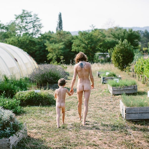 Camping Domaine de Bélézy - Naturistencamping in de Provence