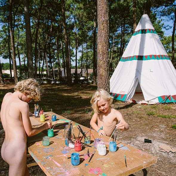 Camping Euronat - Activité peinture au Club enfants