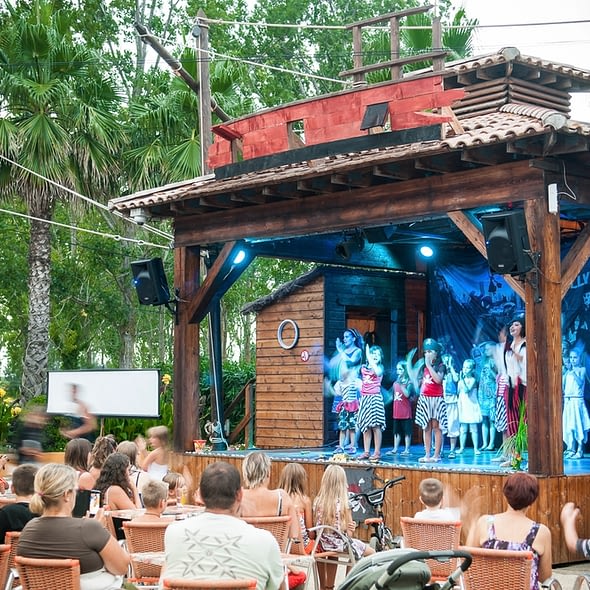 Camping Californie Plage - Les activités et animations - Spectacle d\'enfant durant la journée pirate
