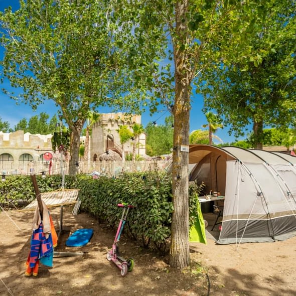 Camping Californie Plage - Hébergements - Emplacement confort de 80 m² minimum