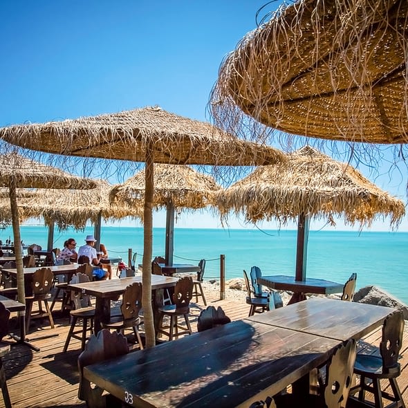 Camping Californie Plage - La plage - Bar \"Le beach\" face à la mer