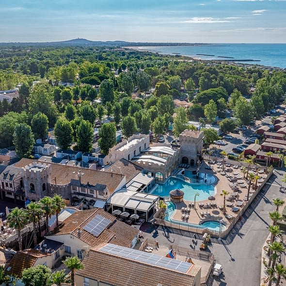 Camping Californie Plage - Galerie photo - Vue aérienne sur l\'espace aquatique et la plage
