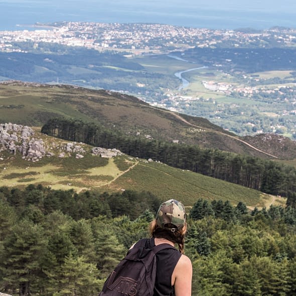Camping Zelaia - Randonn&eacute;e dans la Rhune avec vue sur la mer