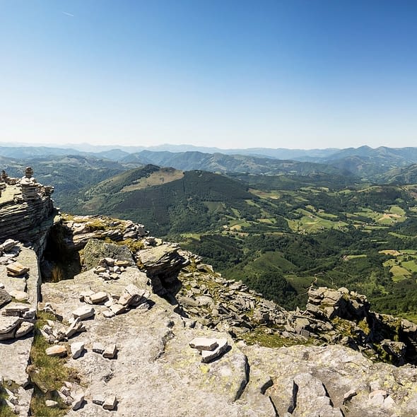 Camping Zelaia - Randonn&eacute;e en pleine nature dans la Rhune