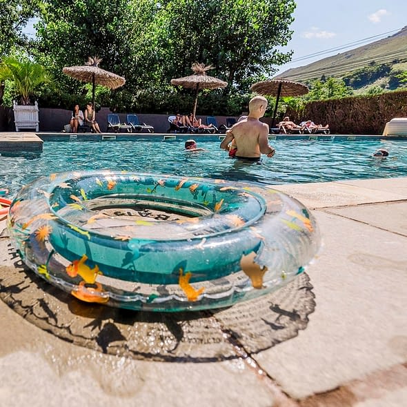 Camping Zelaia - Piscine - Espace aquatique avec vue du la montagne