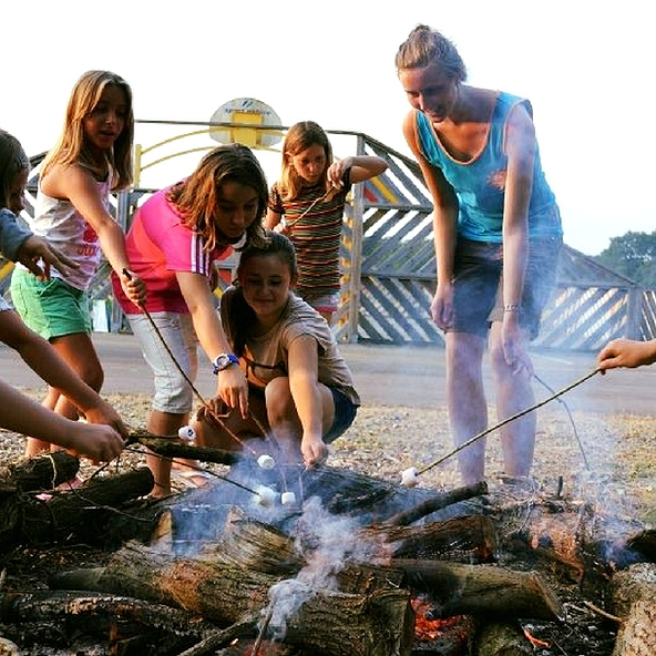 Domaine de Mesqueau, grilled marshmallows over a wood fire