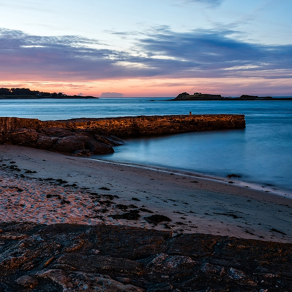 début de la nuit sur la plage de Roscoff