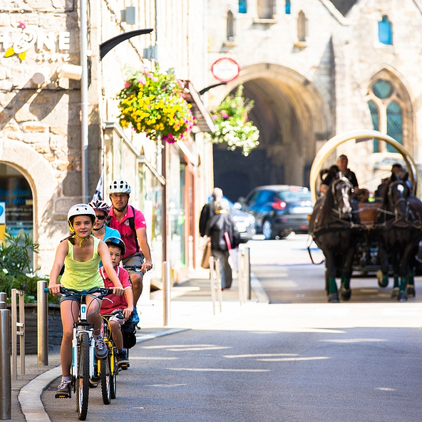 Bikes and horse in the town centre of Saint Pol de Léon © Simon Bourcier