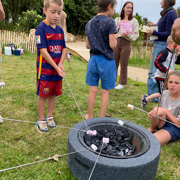 Chamallow grill&eacute; pendant les vacances au camping le Domaine de Mesqueau en Bretagne

