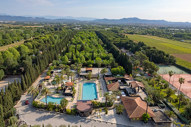 Luchtfoto van het waterpark en de infrastructuren - Camping Fréjus Ecolodge L\'Etoile d\'Argens