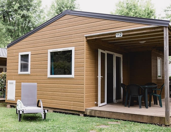 Camping Zelaia - Chalet bois EXTE 4 personnes - Terrasse du mobil home