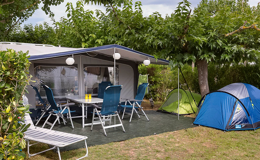Camping Amfora - Emplacement 100m² - Grand emplacement pour tente