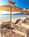 Domaine de Bagheera, Esperienza, Sedie sdraio sulla sabbia bianca della spiaggia di San Ciprianu, vicono a Porto Vecchio in Corsica