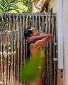 Domaine de Bagheera, Woman under the shower